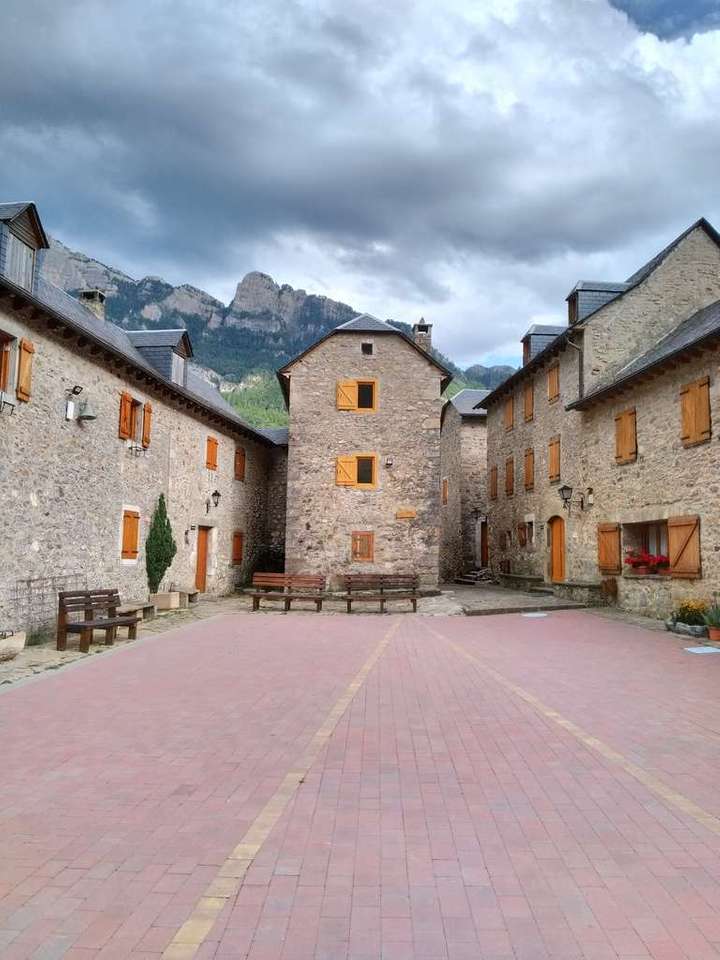 Bubal, old town near Formigal 3000, showing houses